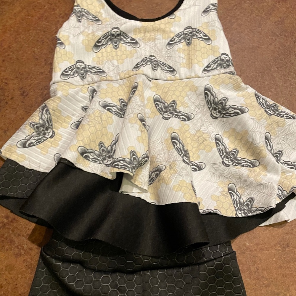 Small Shop 3T Halloween Skull Moth Asymmetrical Peplum & Pants Matching Set